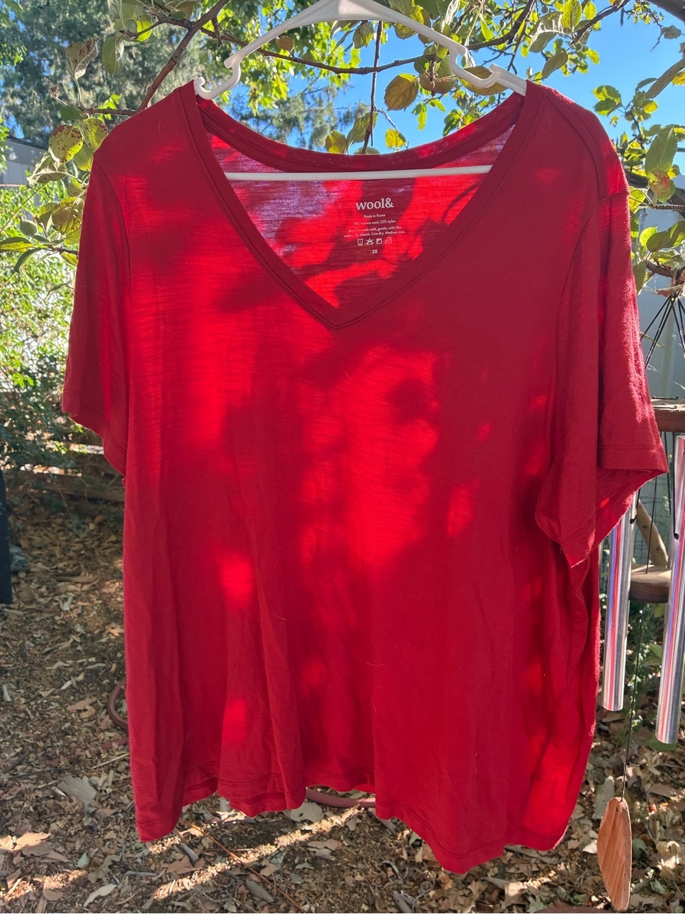 Wool& V-Neck Short Sleeve Tee in Red